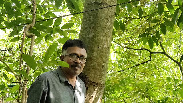 M. R. Hari near the 4.5 year old Kadamba tree