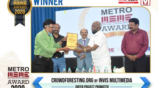 MR Hari, Managing Director of Invis Multimedia receiving the Award